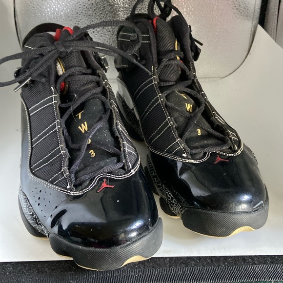 Air Jordan sneakers lightly used black on black red liner sz 10.5 - Picture 1 of 10